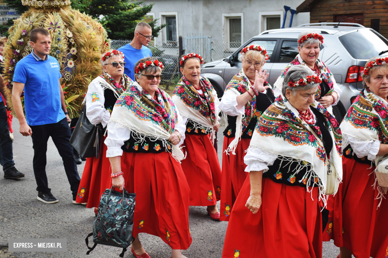 Tradycja połączona z dobrą zabawą i niepowtarzalny wyścig traktorów. Dożynki gminy Stoszowice