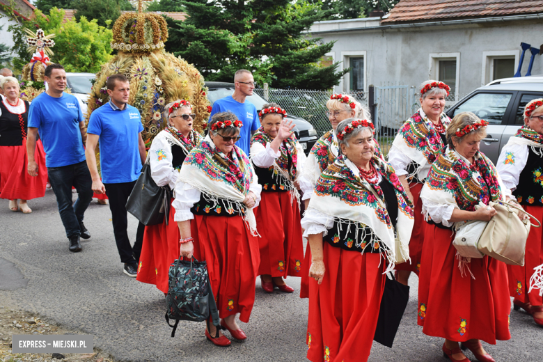 Tradycja połączona z dobrą zabawą i niepowtarzalny wyścig traktorów. Dożynki gminy Stoszowice