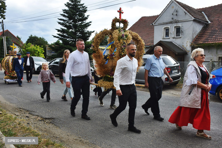 Tradycja połączona z dobrą zabawą i niepowtarzalny wyścig traktorów. Dożynki gminy Stoszowice