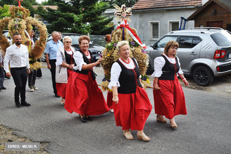 Tradycja połączona z dobrą zabawą i niepowtarzalny wyścig traktorów. Dożynki gminy Stoszowice