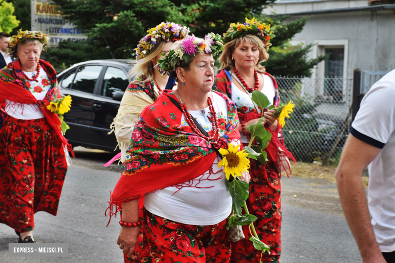 Tradycja połączona z dobrą zabawą i niepowtarzalny wyścig traktorów. Dożynki gminy Stoszowice