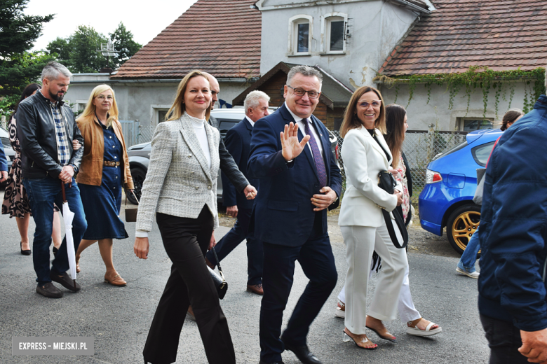 Tradycja połączona z dobrą zabawą i niepowtarzalny wyścig traktorów. Dożynki gminy Stoszowice