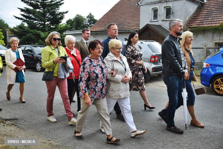Tradycja połączona z dobrą zabawą i niepowtarzalny wyścig traktorów. Dożynki gminy Stoszowice