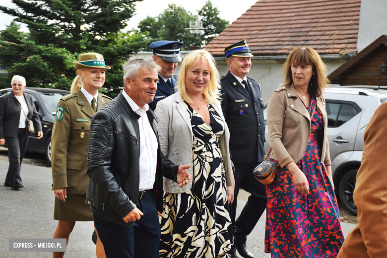 Tradycja połączona z dobrą zabawą i niepowtarzalny wyścig traktorów. Dożynki gminy Stoszowice