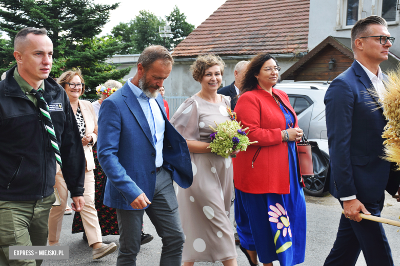 Tradycja połączona z dobrą zabawą i niepowtarzalny wyścig traktorów. Dożynki gminy Stoszowice