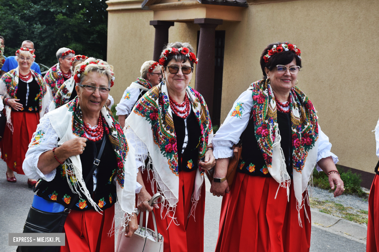 Tradycja połączona z dobrą zabawą i niepowtarzalny wyścig traktorów. Dożynki gminy Stoszowice