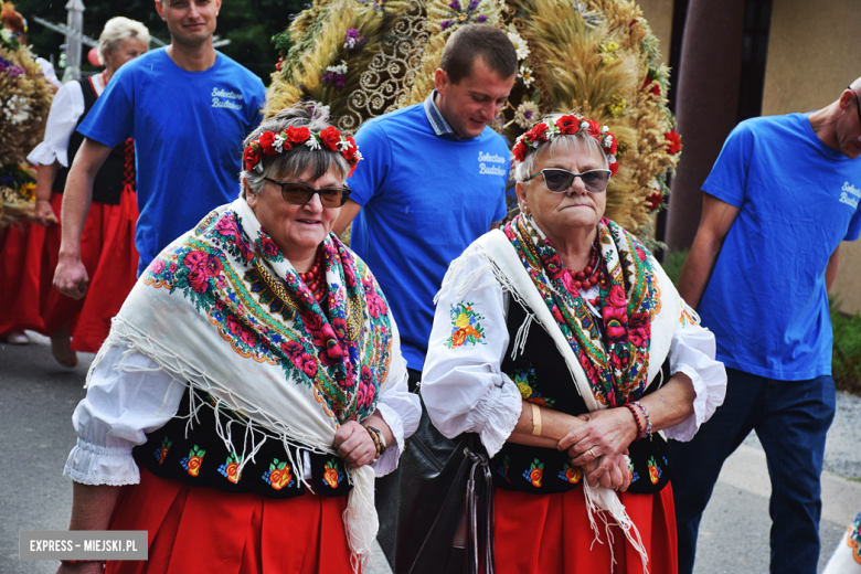 Tradycja połączona z dobrą zabawą i niepowtarzalny wyścig traktorów. Dożynki gminy Stoszowice