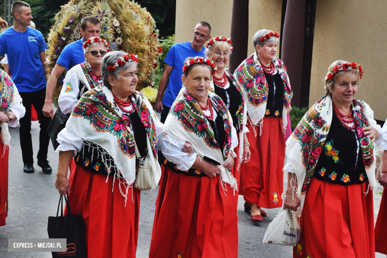 Tradycja połączona z dobrą zabawą i niepowtarzalny wyścig traktorów. Dożynki gminy Stoszowice