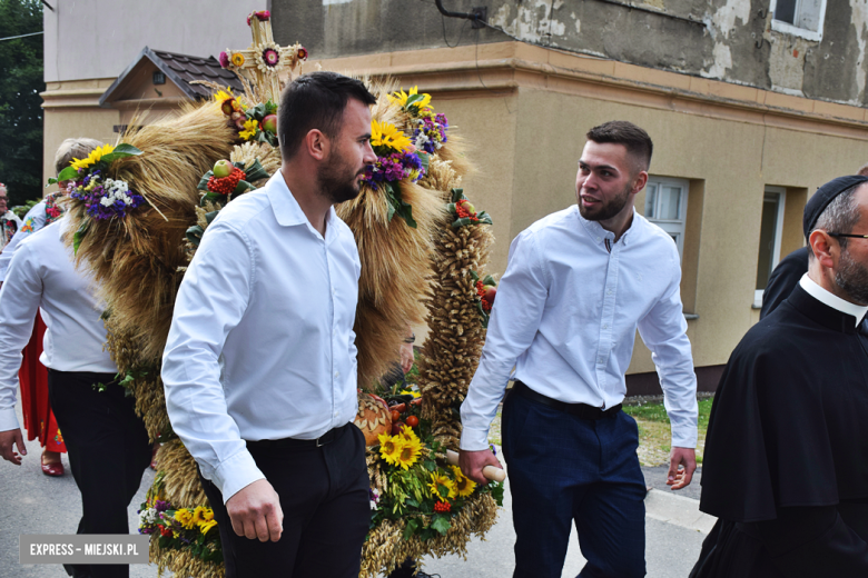 Tradycja połączona z dobrą zabawą i niepowtarzalny wyścig traktorów. Dożynki gminy Stoszowice