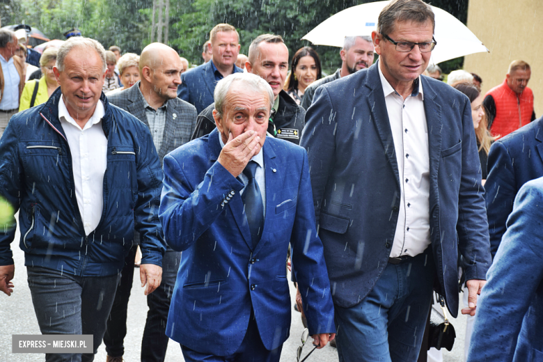 Tradycja połączona z dobrą zabawą i niepowtarzalny wyścig traktorów. Dożynki gminy Stoszowice