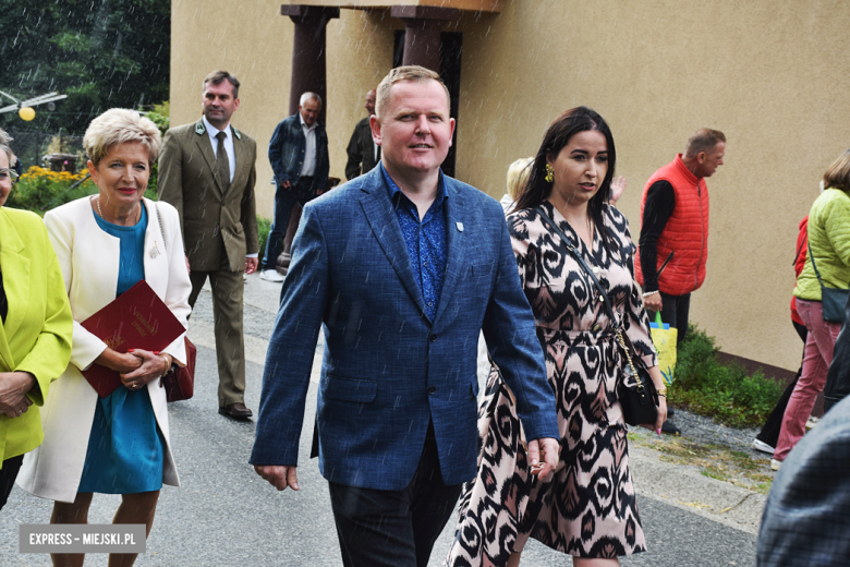 Tradycja połączona z dobrą zabawą i niepowtarzalny wyścig traktorów. Dożynki gminy Stoszowice