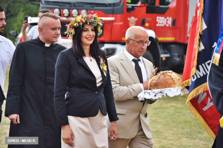 Tradycja połączona z dobrą zabawą i niepowtarzalny wyścig traktorów. Dożynki gminy Stoszowice