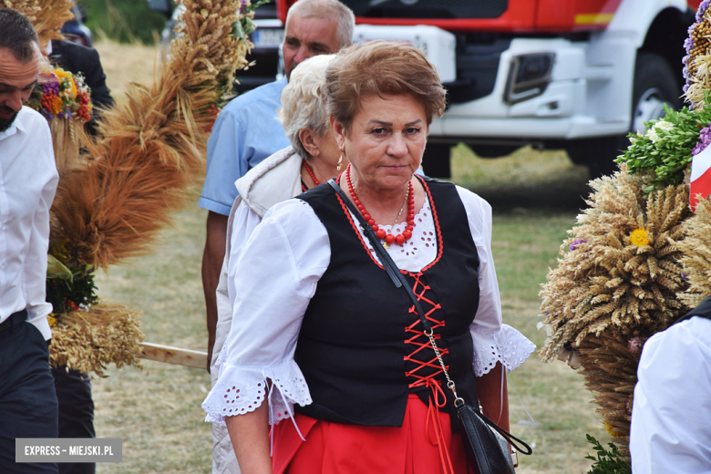 Tradycja połączona z dobrą zabawą i niepowtarzalny wyścig traktorów. Dożynki gminy Stoszowice