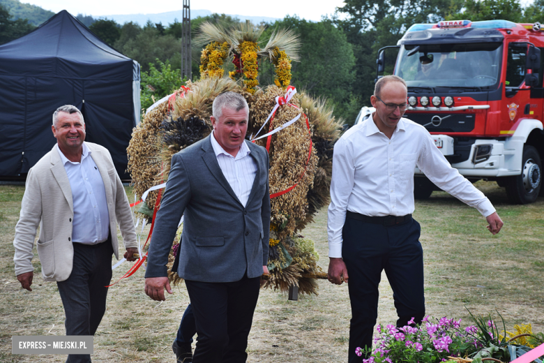 Tradycja połączona z dobrą zabawą i niepowtarzalny wyścig traktorów. Dożynki gminy Stoszowice