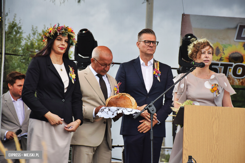 Tradycja połączona z dobrą zabawą i niepowtarzalny wyścig traktorów. Dożynki gminy Stoszowice