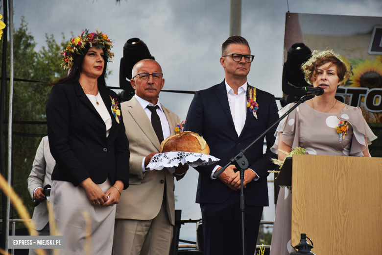 Tradycja połączona z dobrą zabawą i niepowtarzalny wyścig traktorów. Dożynki gminy Stoszowice