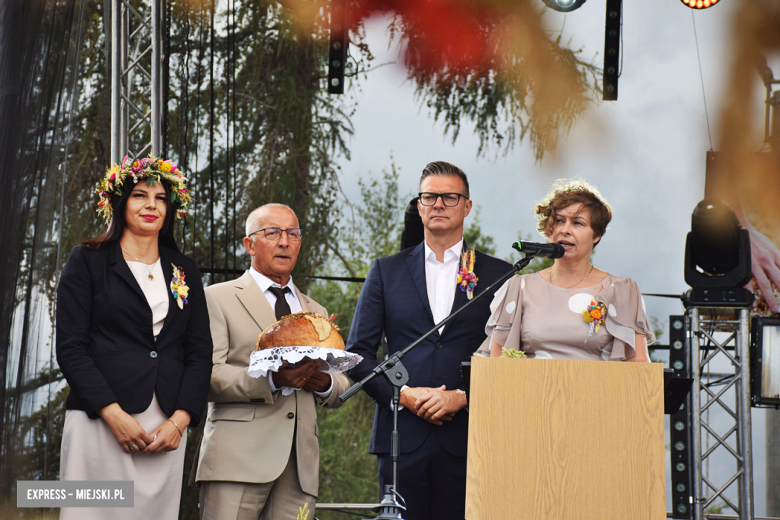 Tradycja połączona z dobrą zabawą i niepowtarzalny wyścig traktorów. Dożynki gminy Stoszowice