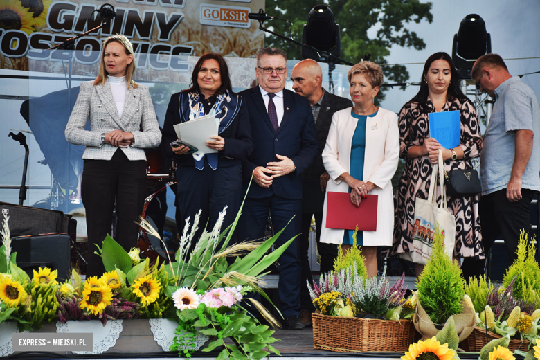 Tradycja połączona z dobrą zabawą i niepowtarzalny wyścig traktorów. Dożynki gminy Stoszowice