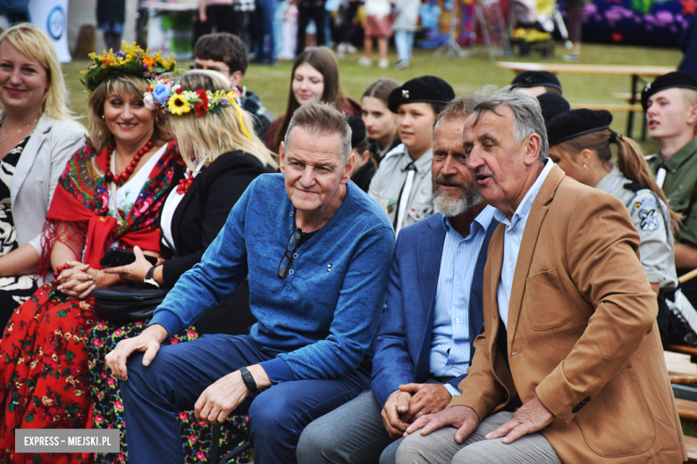 Tradycja połączona z dobrą zabawą i niepowtarzalny wyścig traktorów. Dożynki gminy Stoszowice