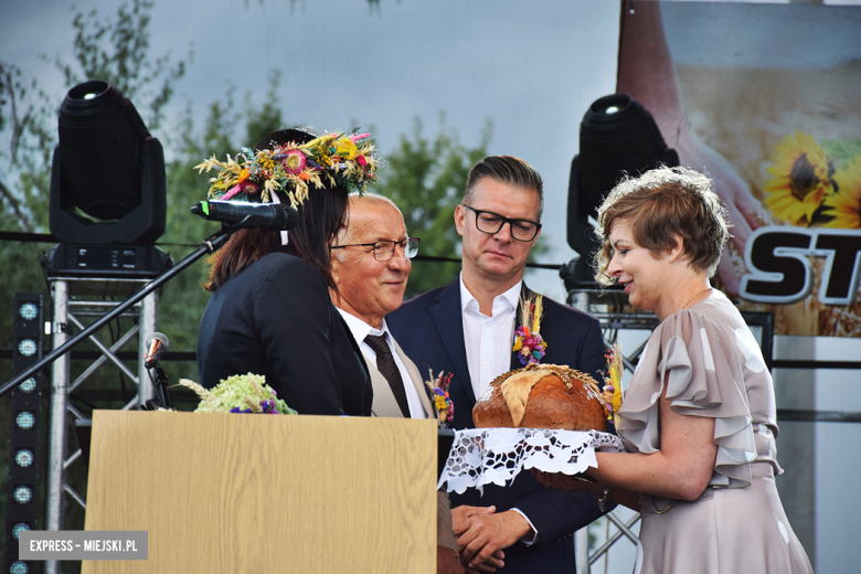 Tradycja połączona z dobrą zabawą i niepowtarzalny wyścig traktorów. Dożynki gminy Stoszowice