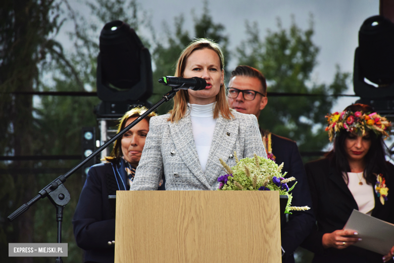 Tradycja połączona z dobrą zabawą i niepowtarzalny wyścig traktorów. Dożynki gminy Stoszowice