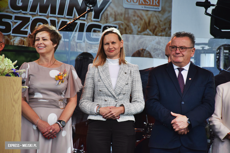 Tradycja połączona z dobrą zabawą i niepowtarzalny wyścig traktorów. Dożynki gminy Stoszowice