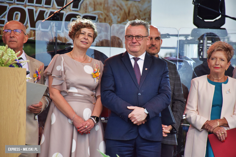 Tradycja połączona z dobrą zabawą i niepowtarzalny wyścig traktorów. Dożynki gminy Stoszowice