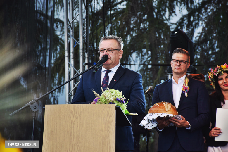 Tradycja połączona z dobrą zabawą i niepowtarzalny wyścig traktorów. Dożynki gminy Stoszowice