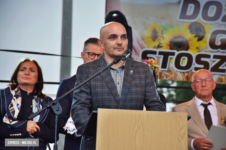 Tradycja połączona z dobrą zabawą i niepowtarzalny wyścig traktorów. Dożynki gminy Stoszowice