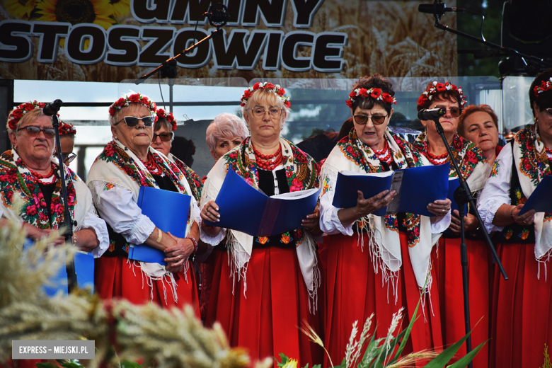 Tradycja połączona z dobrą zabawą i niepowtarzalny wyścig traktorów. Dożynki gminy Stoszowice