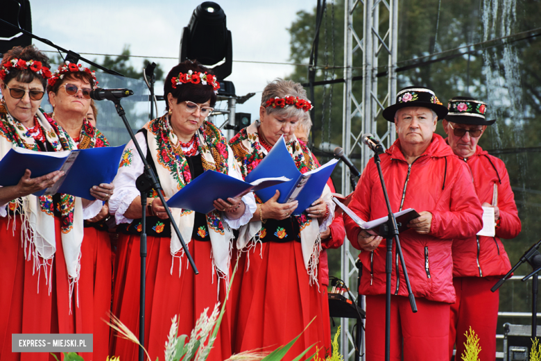 Tradycja połączona z dobrą zabawą i niepowtarzalny wyścig traktorów. Dożynki gminy Stoszowice