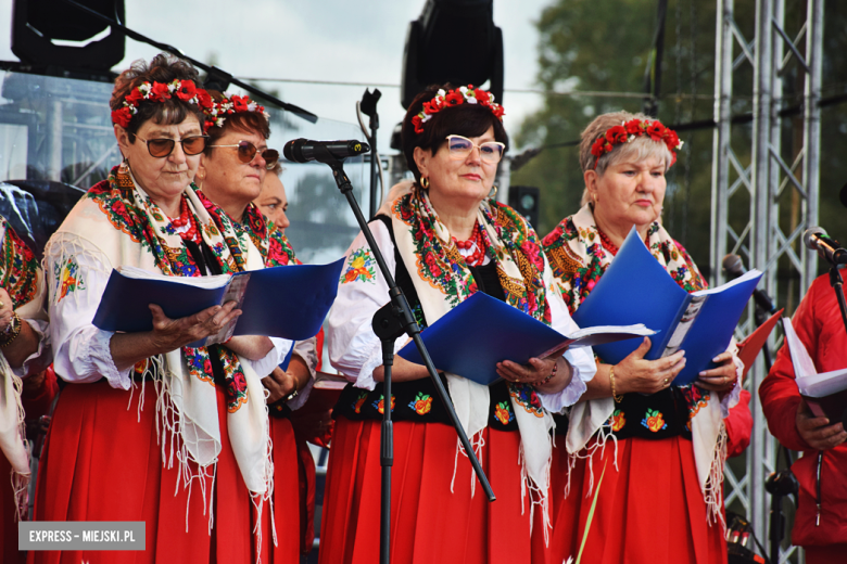 Tradycja połączona z dobrą zabawą i niepowtarzalny wyścig traktorów. Dożynki gminy Stoszowice