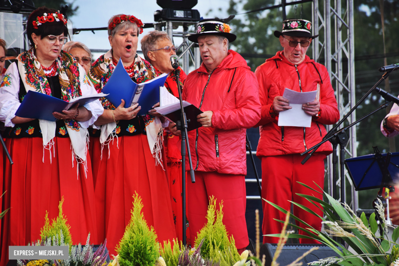 Tradycja połączona z dobrą zabawą i niepowtarzalny wyścig traktorów. Dożynki gminy Stoszowice