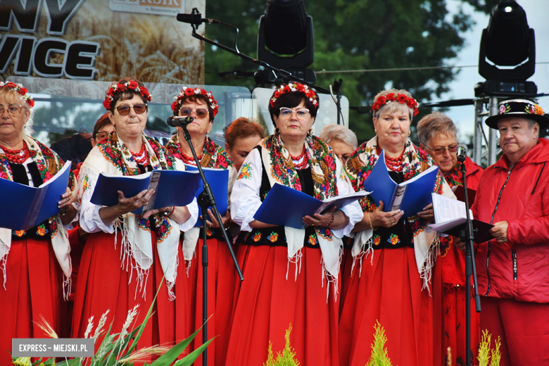 Tradycja połączona z dobrą zabawą i niepowtarzalny wyścig traktorów. Dożynki gminy Stoszowice