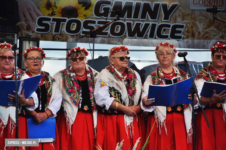 Tradycja połączona z dobrą zabawą i niepowtarzalny wyścig traktorów. Dożynki gminy Stoszowice