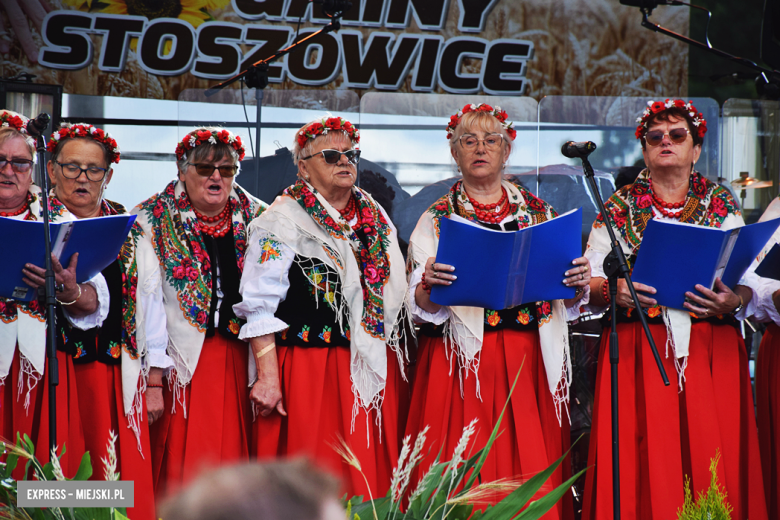 Tradycja połączona z dobrą zabawą i niepowtarzalny wyścig traktorów. Dożynki gminy Stoszowice