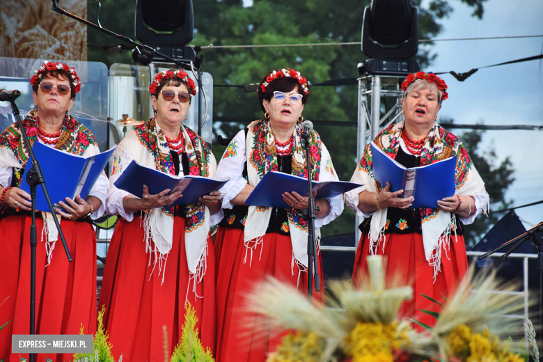 Tradycja połączona z dobrą zabawą i niepowtarzalny wyścig traktorów. Dożynki gminy Stoszowice