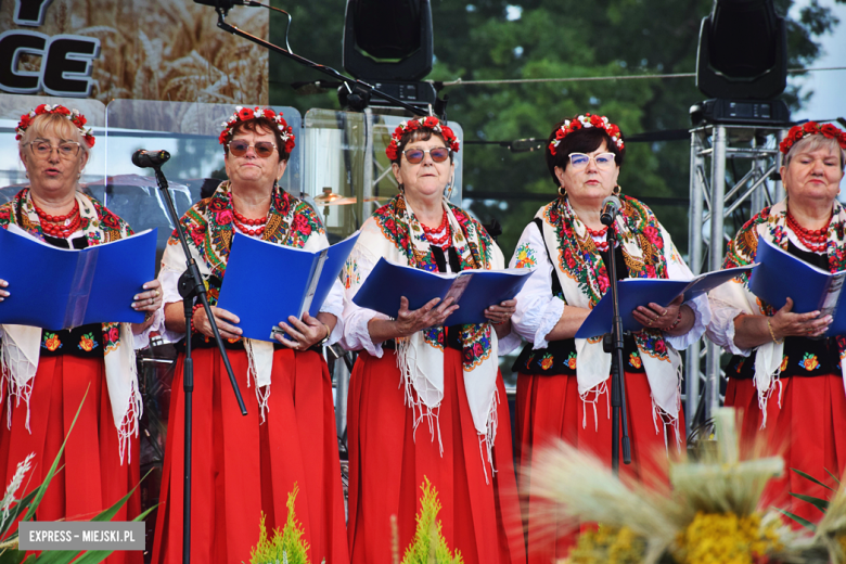 Tradycja połączona z dobrą zabawą i niepowtarzalny wyścig traktorów. Dożynki gminy Stoszowice