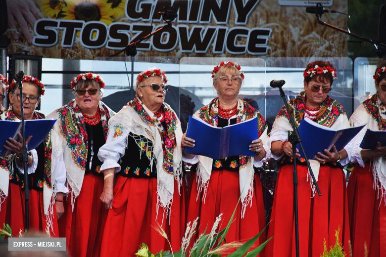 Tradycja połączona z dobrą zabawą i niepowtarzalny wyścig traktorów. Dożynki gminy Stoszowice