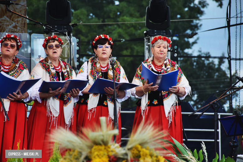 Tradycja połączona z dobrą zabawą i niepowtarzalny wyścig traktorów. Dożynki gminy Stoszowice