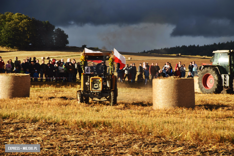 Tradycja połączona z dobrą zabawą i niepowtarzalny wyścig traktorów. Dożynki gminy Stoszowice