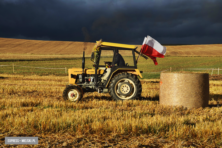 Tradycja połączona z dobrą zabawą i niepowtarzalny wyścig traktorów. Dożynki gminy Stoszowice