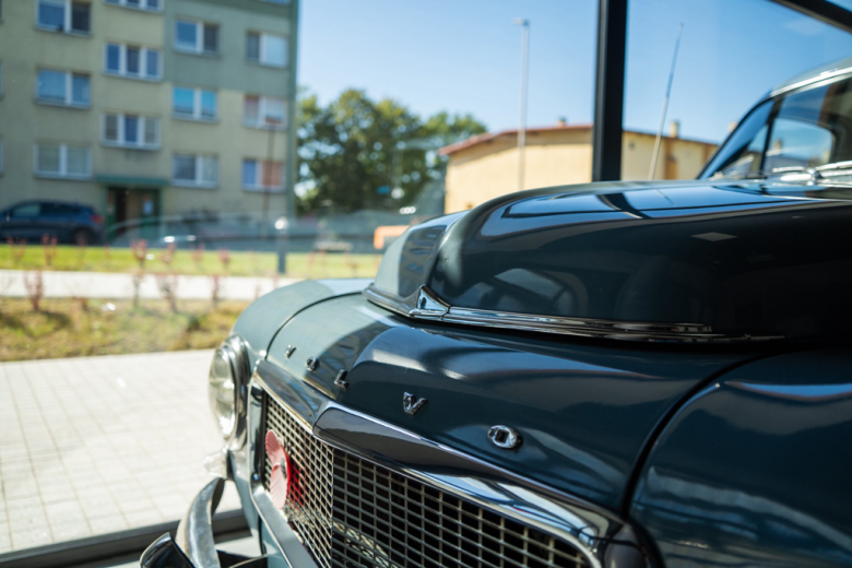 „Legendy na Kołach 2” – klasyczna motoryzacja w Ziębicach. Wystawa w hali sportowo-widowiskowej