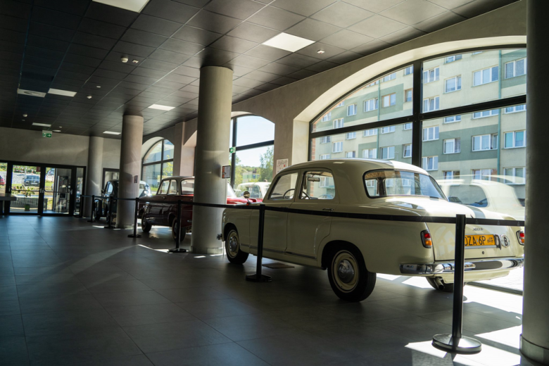 „Legendy na Kołach 2” – klasyczna motoryzacja w Ziębicach. Wystawa w hali sportowo-widowiskowej