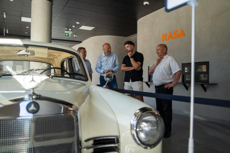 „Legendy na Kołach 2” – klasyczna motoryzacja w Ziębicach. Wystawa w hali sportowo-widowiskowej