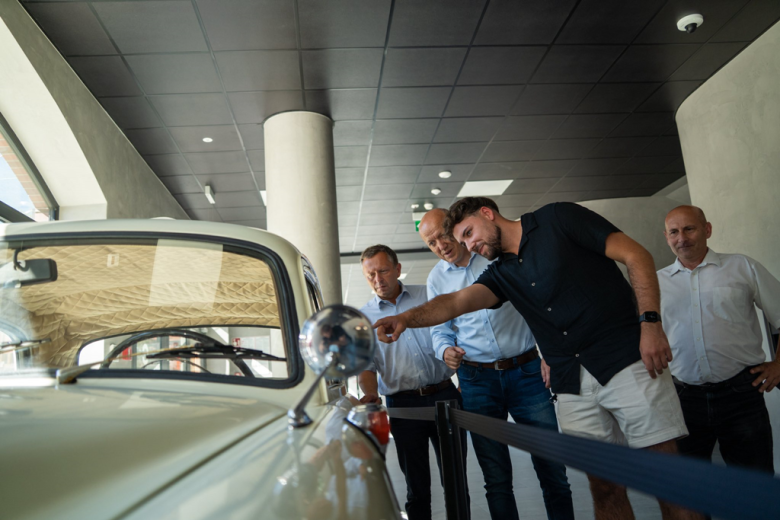 „Legendy na Kołach 2” – klasyczna motoryzacja w Ziębicach. Wystawa w hali sportowo-widowiskowej