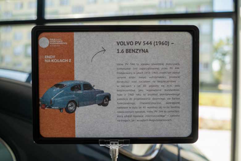 „Legendy na Kołach 2” – klasyczna motoryzacja w Ziębicach. Wystawa w hali sportowo-widowiskowej
