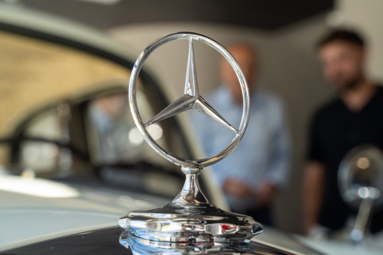 „Legendy na Kołach 2” – klasyczna motoryzacja w Ziębicach. Wystawa w hali sportowo-widowiskowej
