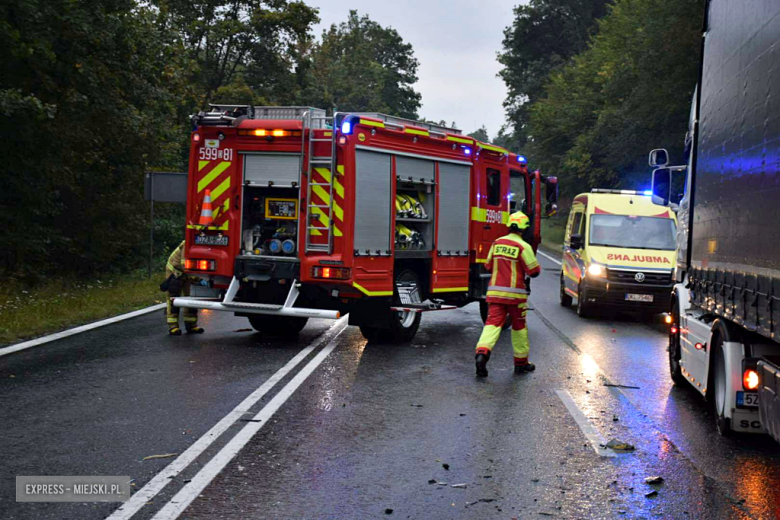 Zderzenie porsche z samochodem ciężarowym na krajowej ósemce