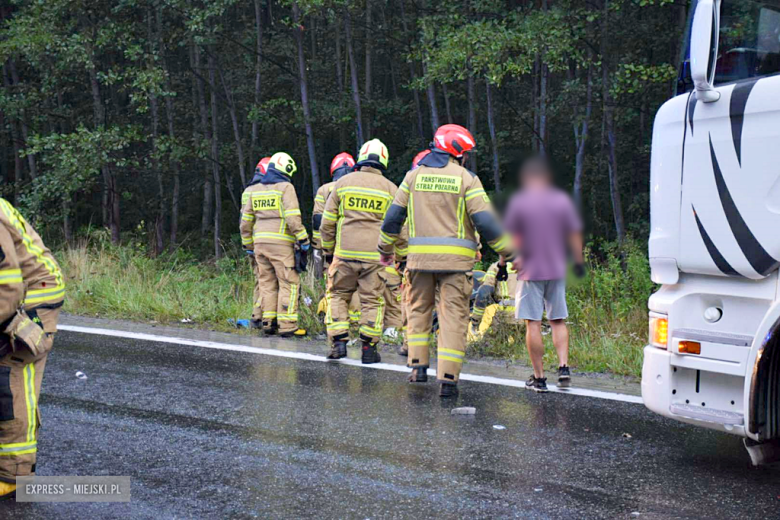 Zderzenie porsche z samochodem ciężarowym na krajowej ósemce